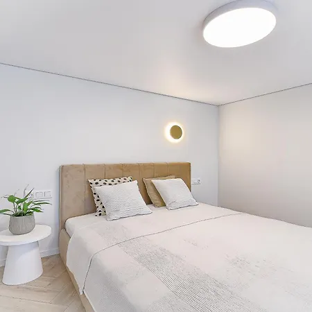 Sunny Loft 2 X 24x7 X Free Parking X Close To Old Town Appartement