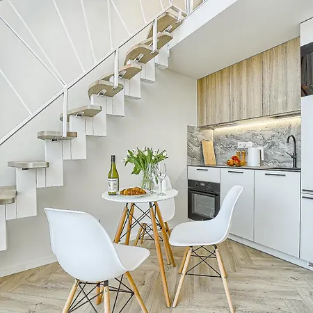 Sunny Loft 2 X 24x7 X Free Parking X Close To Old Town Apartment